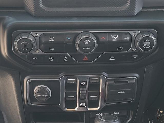Photo of 2022 Bright White Clearcoat Jeep Gladiator