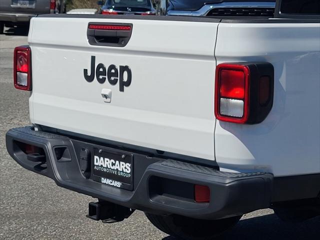 Photo of 2022 Bright White Clearcoat Jeep Gladiator