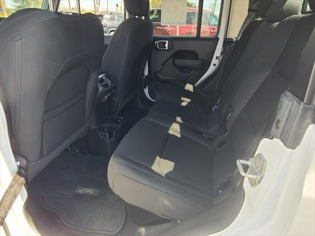Photo of 2022 Bright White Clearcoat Jeep Gladiator