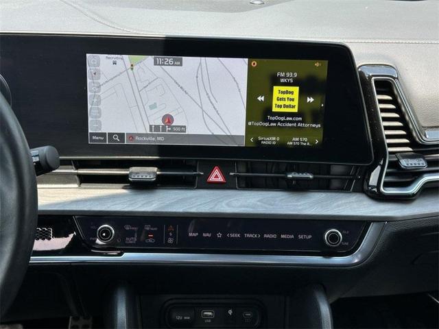 Photo of 2024 Glacier White Pearl/Ebony Black Roof Kia Sportage