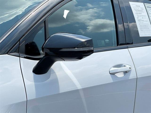 Photo of 2024 Glacier White Pearl/Ebony Black Roof Kia Sportage