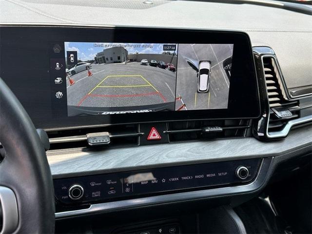 Photo of 2024 Glacier White Pearl/Ebony Black Roof Kia Sportage