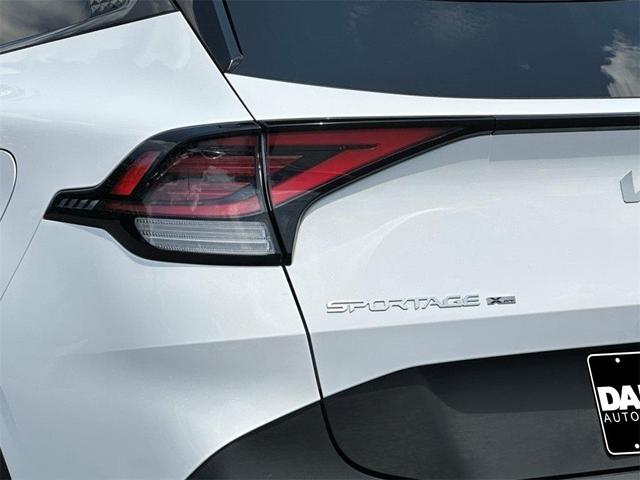 Photo of 2024 Glacier White Pearl/Ebony Black Roof Kia Sportage