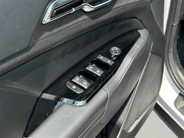 Photo of 2024 Glacier White Pearl/Ebony Black Roof Kia Sportage