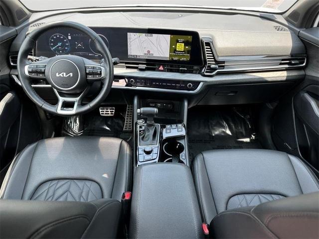 Photo of 2024 Glacier White Pearl/Ebony Black Roof Kia Sportage