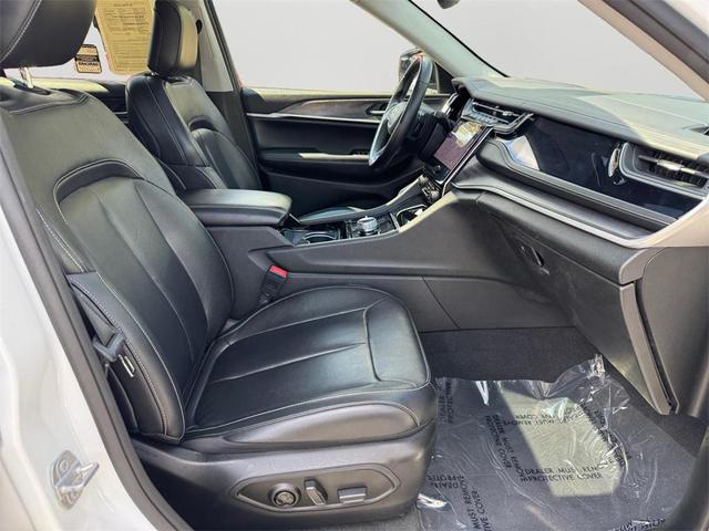 Photo of 2022 Bright White Clearcoat Jeep Grand Cherokee L