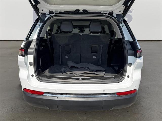 Photo of 2022 Bright White Clearcoat Jeep Grand Cherokee L