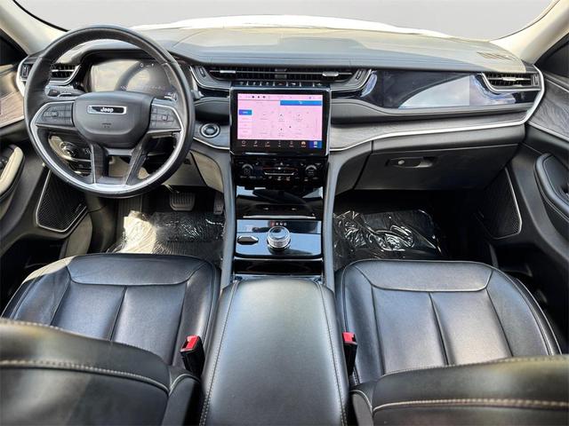 Photo of 2022 Bright White Clearcoat Jeep Grand Cherokee L