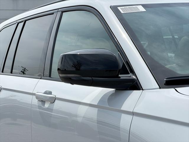 Photo of 2025 Bright White Clearcoat Jeep Grand Cherokee