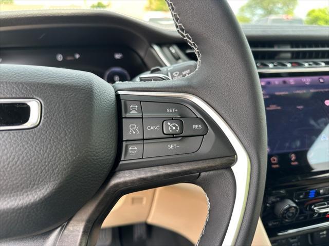 Photo of 2025 Bright White Clearcoat Jeep Grand Cherokee
