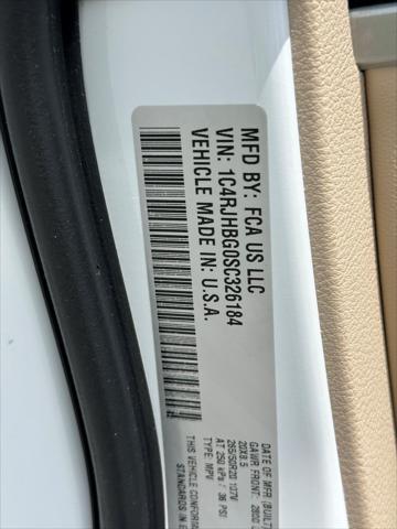 Photo of 2025 Bright White Clearcoat Jeep Grand Cherokee