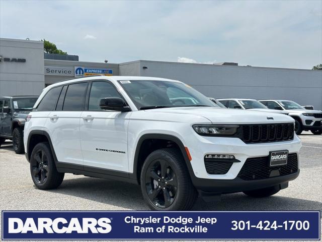 Photo of 2025 Bright White Clearcoat Jeep Grand Cherokee