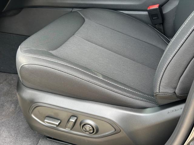 Photo of 2025 Diamond Black Crystal Pearlcoat Jeep Grand Cherokee