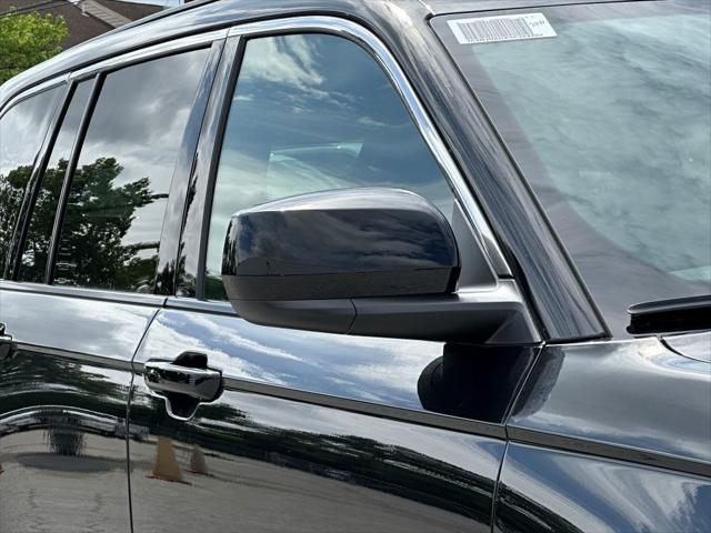 Photo of 2025 Diamond Black Crystal Pearlcoat Jeep Grand Cherokee
