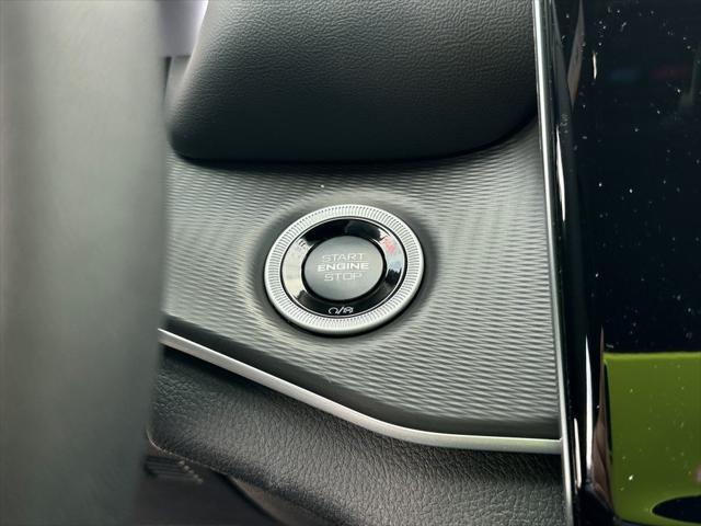 Photo of 2025 Diamond Black Crystal Pearlcoat Jeep Grand Cherokee
