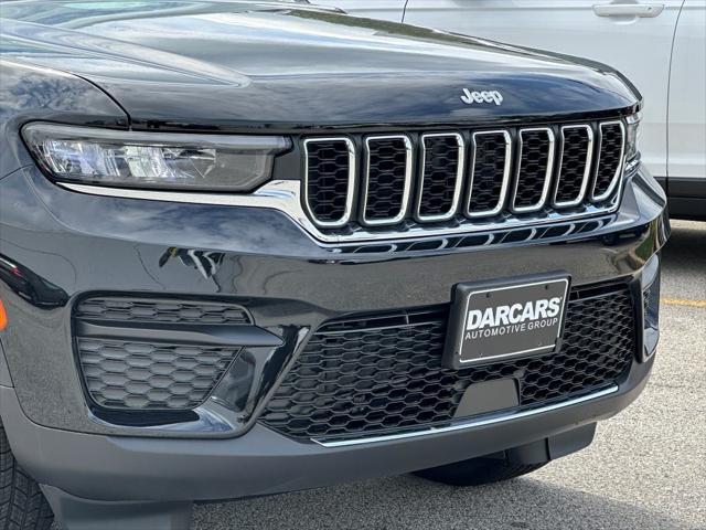 Photo of 2025 Diamond Black Crystal Pearlcoat Jeep Grand Cherokee
