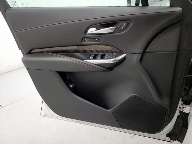 Photo of 2021 White Cadillac XT4