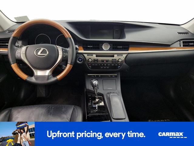 Photo of 2014 Silver Lexus ES 300h