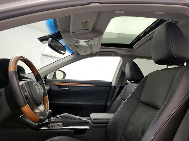 Photo of 2014 Silver Lexus ES 300h
