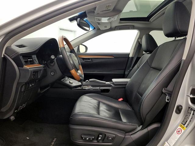 Photo of 2014 Silver Lexus ES 300h