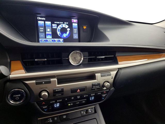 Photo of 2014 Silver Lexus ES 300h
