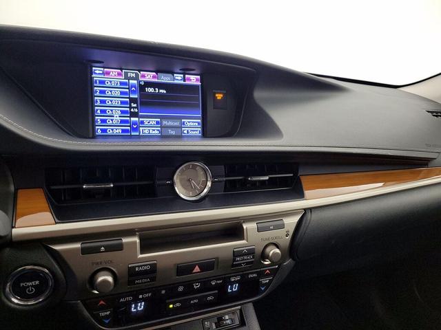 Photo of 2014 Silver Lexus ES 300h