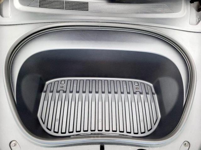 Photo of 2025 Gray Tesla Model 3
