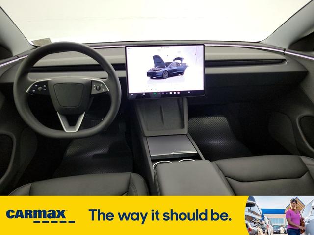Photo of 2025 Gray Tesla Model 3