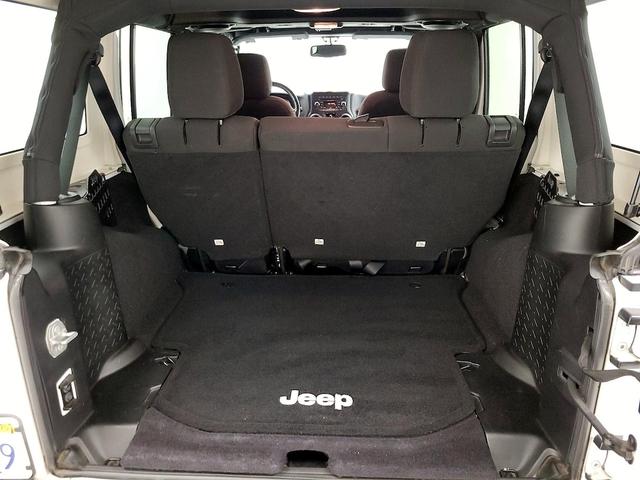 Photo of 2014 White Jeep Wrangler