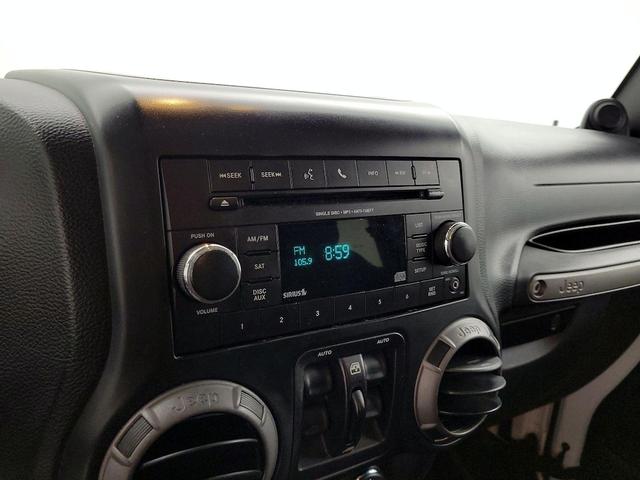 Photo of 2014 White Jeep Wrangler