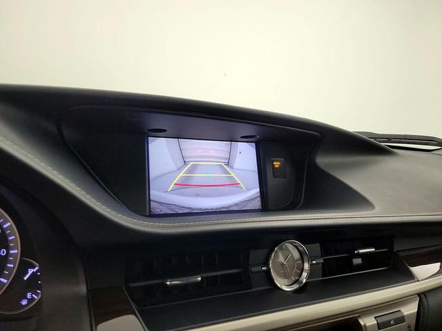 Photo of 2018 White Lexus ES 350
