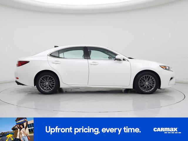 Photo of 2018 White Lexus ES 350
