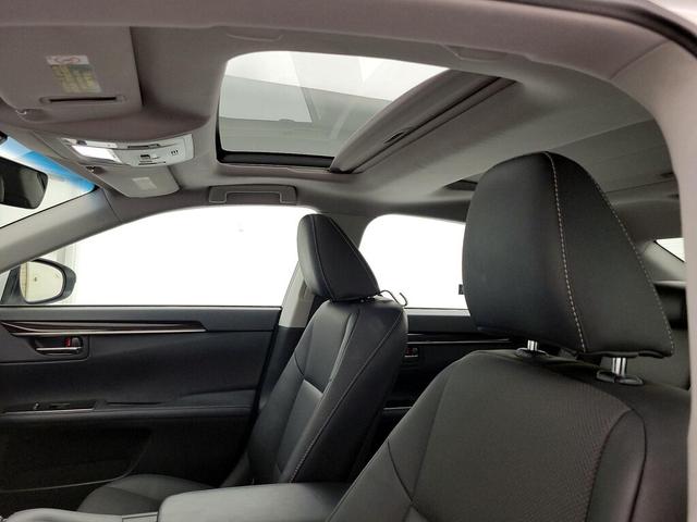 Photo of 2018 White Lexus ES 350