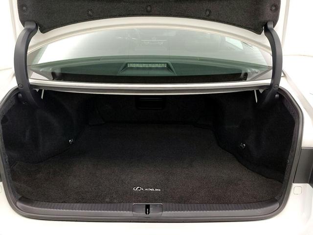 Photo of 2018 White Lexus ES 350