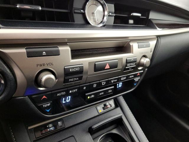 Photo of 2018 White Lexus ES 350