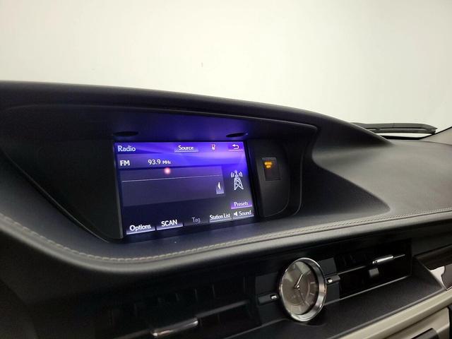 Photo of 2018 White Lexus ES 350