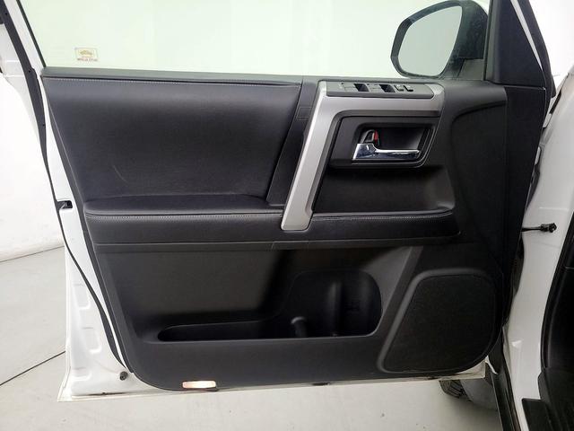 Photo of 2017 White Toyota 4Runner