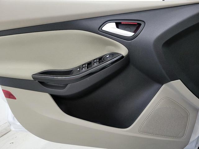Photo of 2014 White Ford Focus Electric