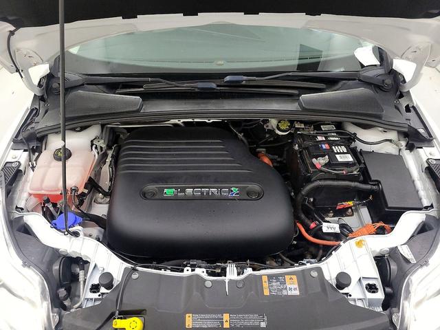 Photo of 2014 White Ford Focus Electric