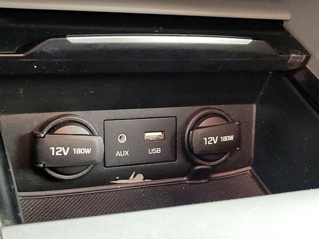 Photo of 2017 Silver Hyundai ELANTRA