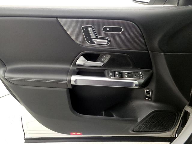 Photo of 2022 White Mercedes-Benz GLB 250