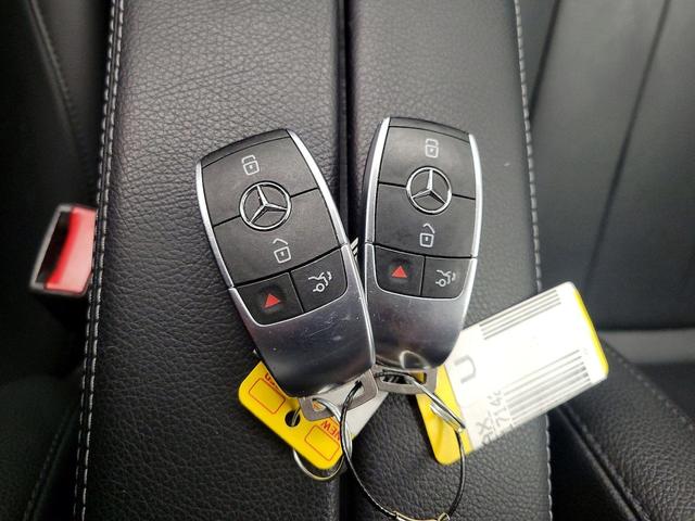 Photo of 2022 White Mercedes-Benz GLB 250