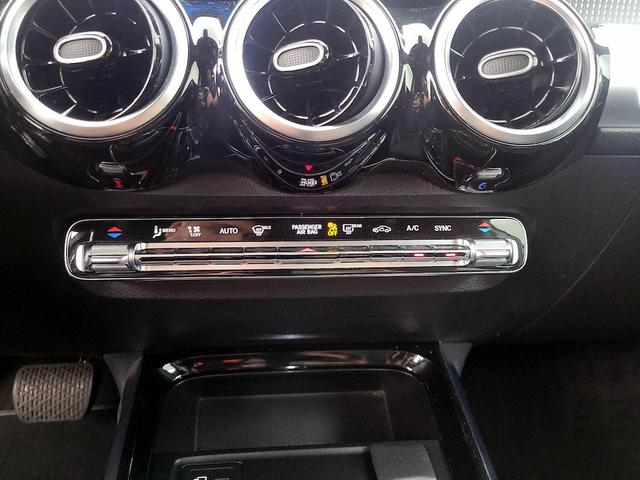 Photo of 2022 White Mercedes-Benz GLB 250
