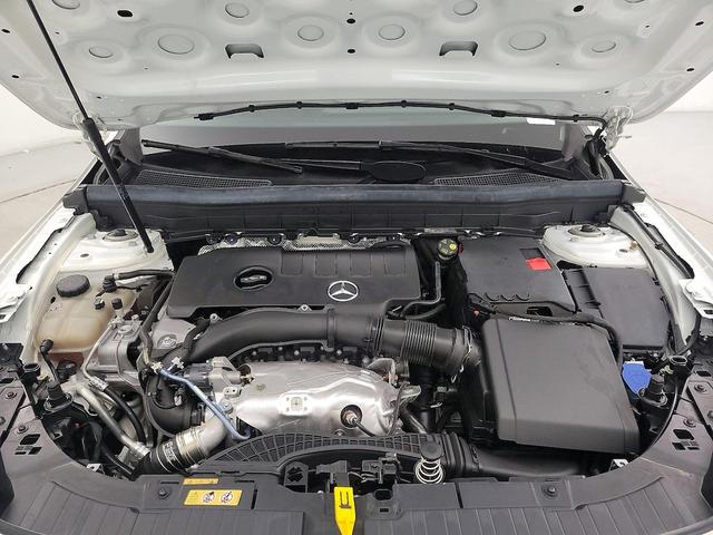 Photo of 2022 White Mercedes-Benz GLB 250