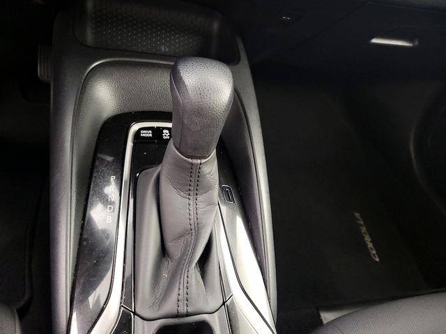 Photo of 2021 White Toyota Corolla Hybrid