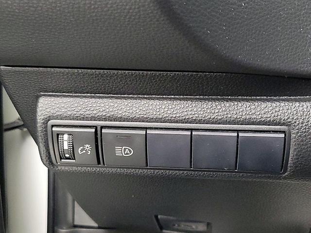 Photo of 2021 White Toyota Corolla Hybrid