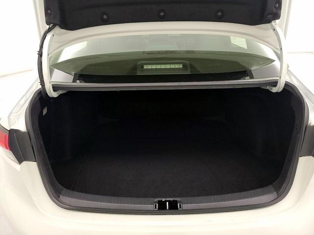 Photo of 2021 White Toyota Corolla Hybrid
