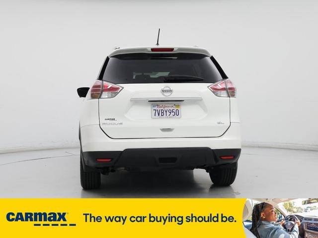Photo of 2016 White Nissan Rogue