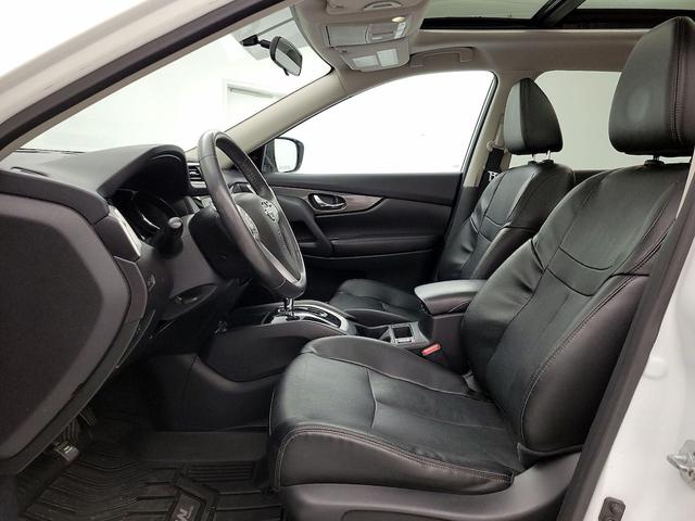 Photo of 2016 White Nissan Rogue