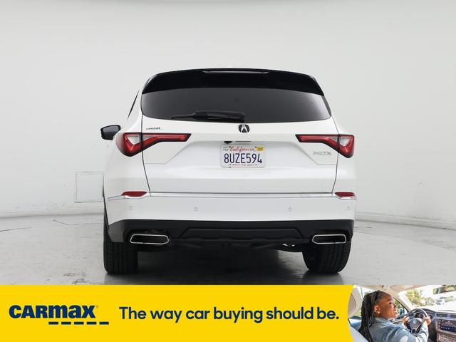 Photo of 2022 White Acura MDX